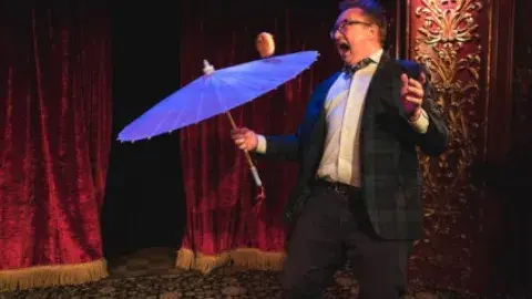 Michael Rayner juggling performer