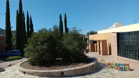 exterior of Sunland-Tujunga Branch Library