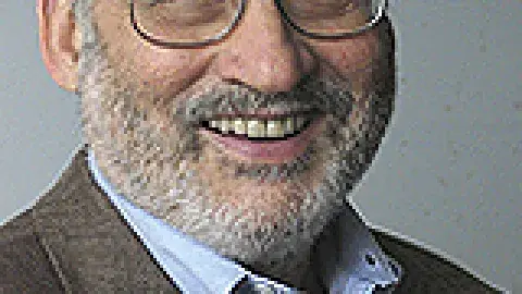 Joseph Stiglitz in glasses and a blue shirt