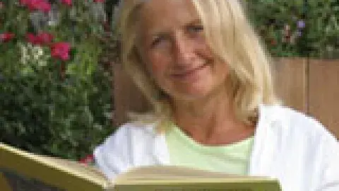 Readings by Iza Trapani